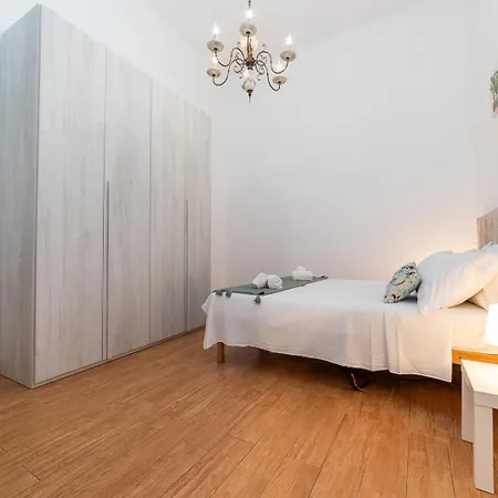 Casa Puccini Centro Storico 5 Minuti. 8km Mare بيت للعطل *